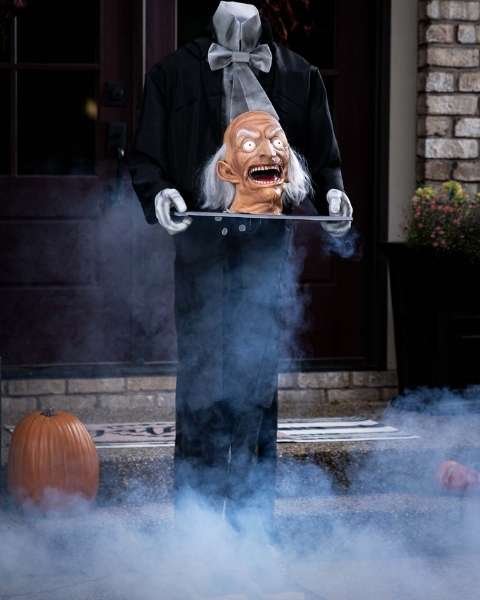 15 Jaw Dropping Spooky Animated Halloween Decorations